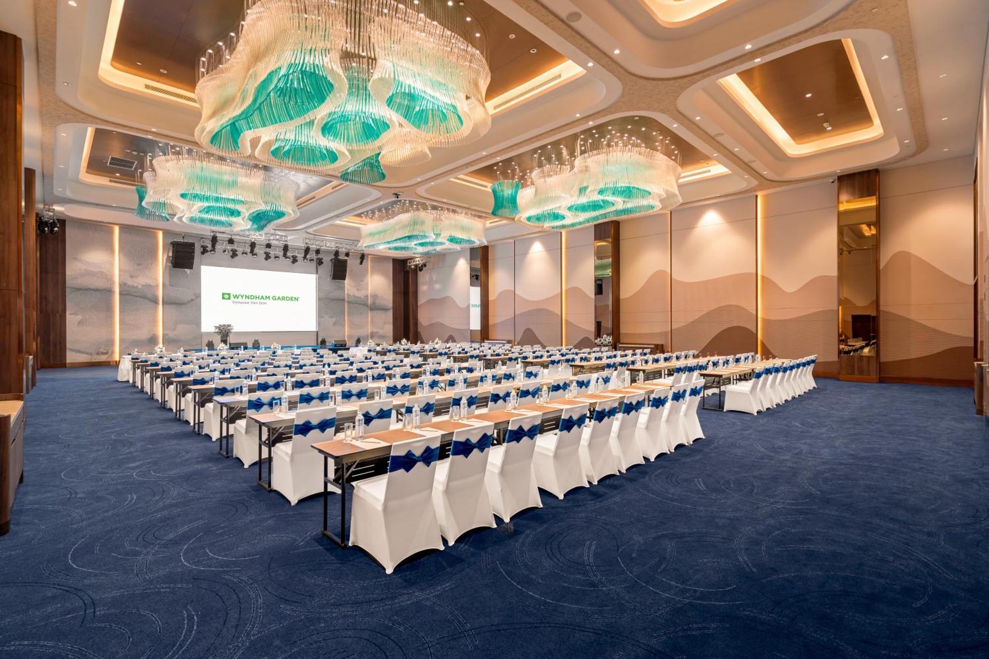 Wyndham Garden Sonasea Van Don Cai Rong Экстерьер фото