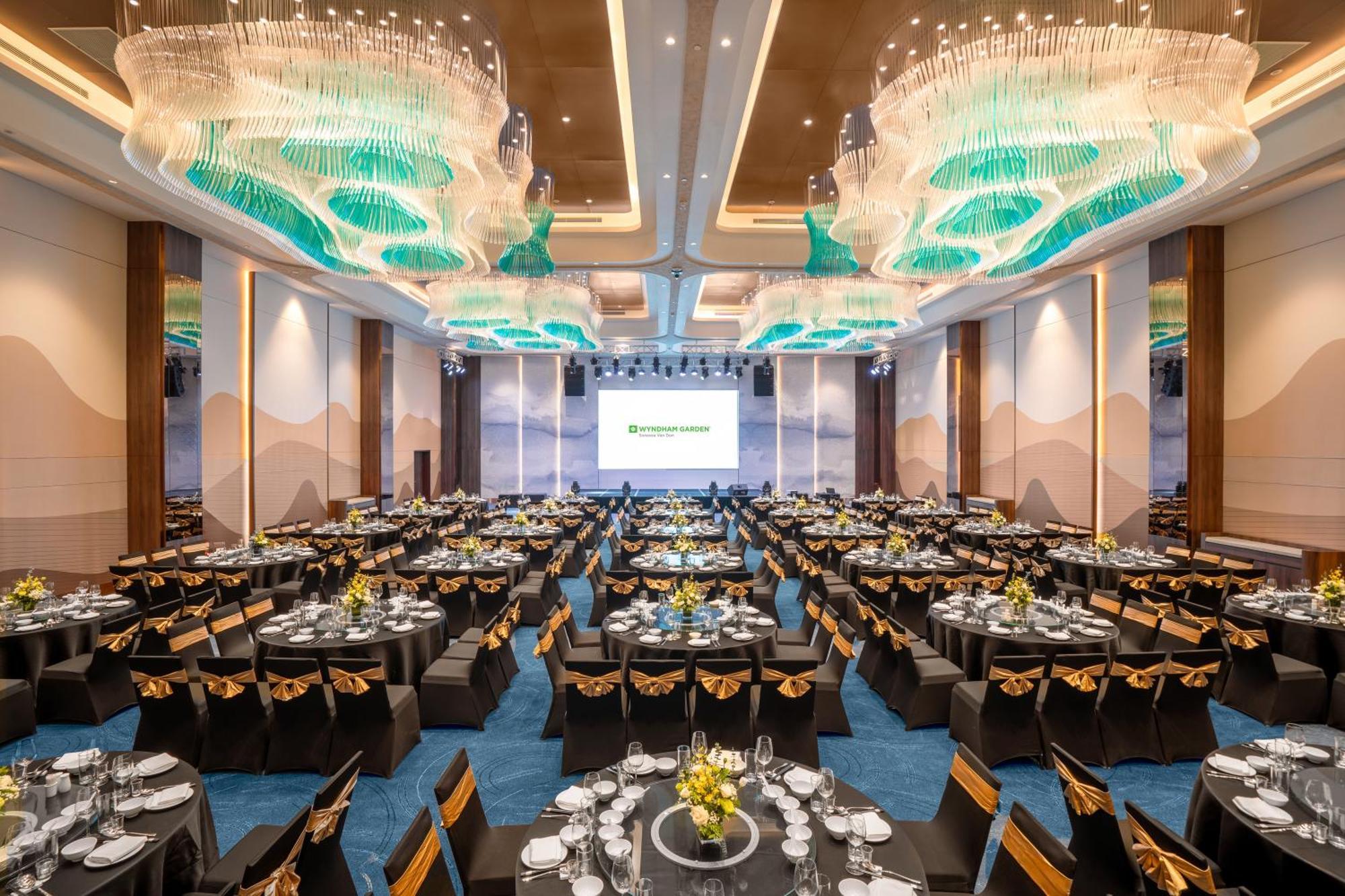 Wyndham Garden Sonasea Van Don Cai Rong Экстерьер фото